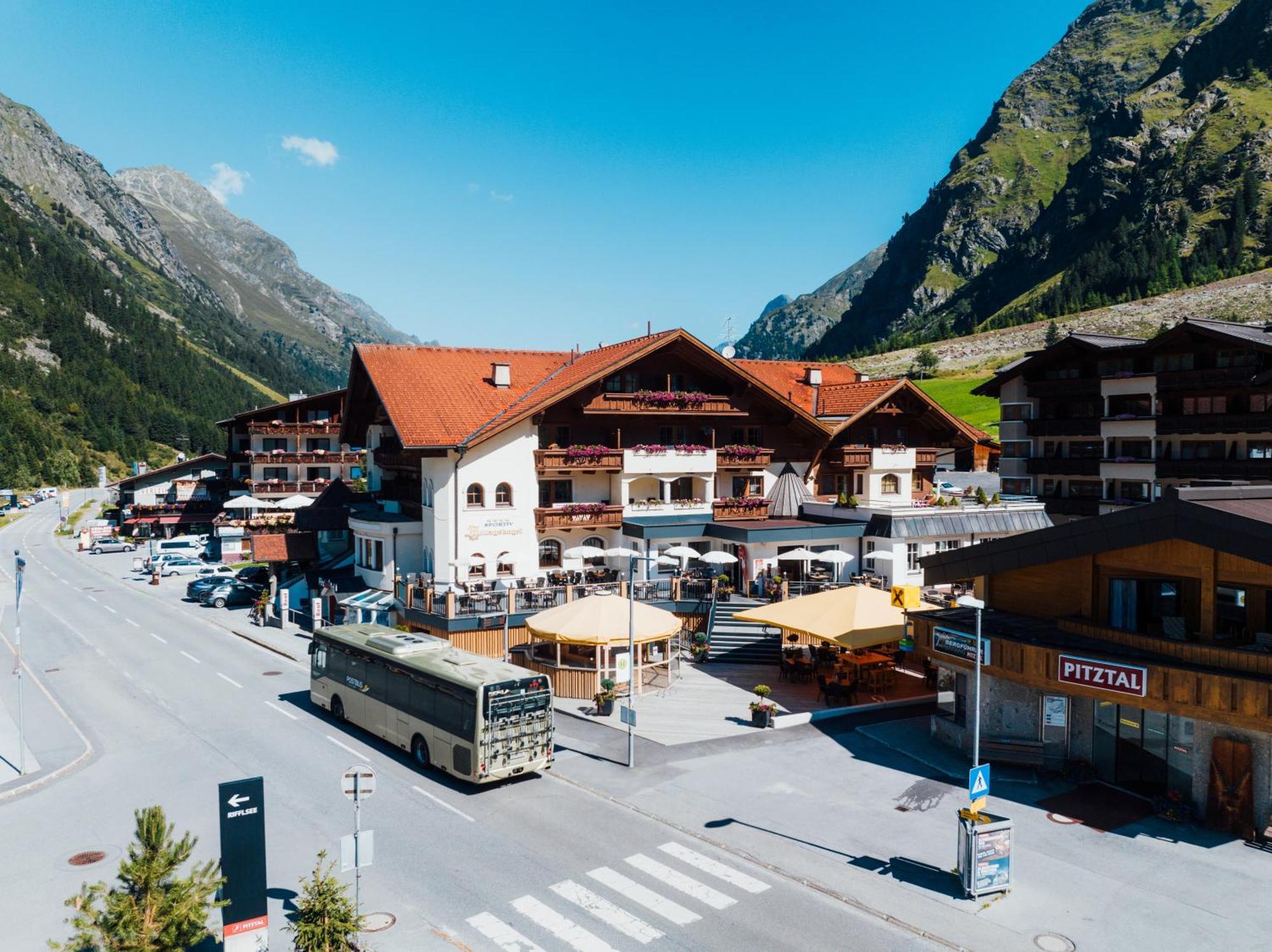 Hotel Mittagskogel Pitztal Sankt Leonhard im Pitztal Ngoại thất bức ảnh