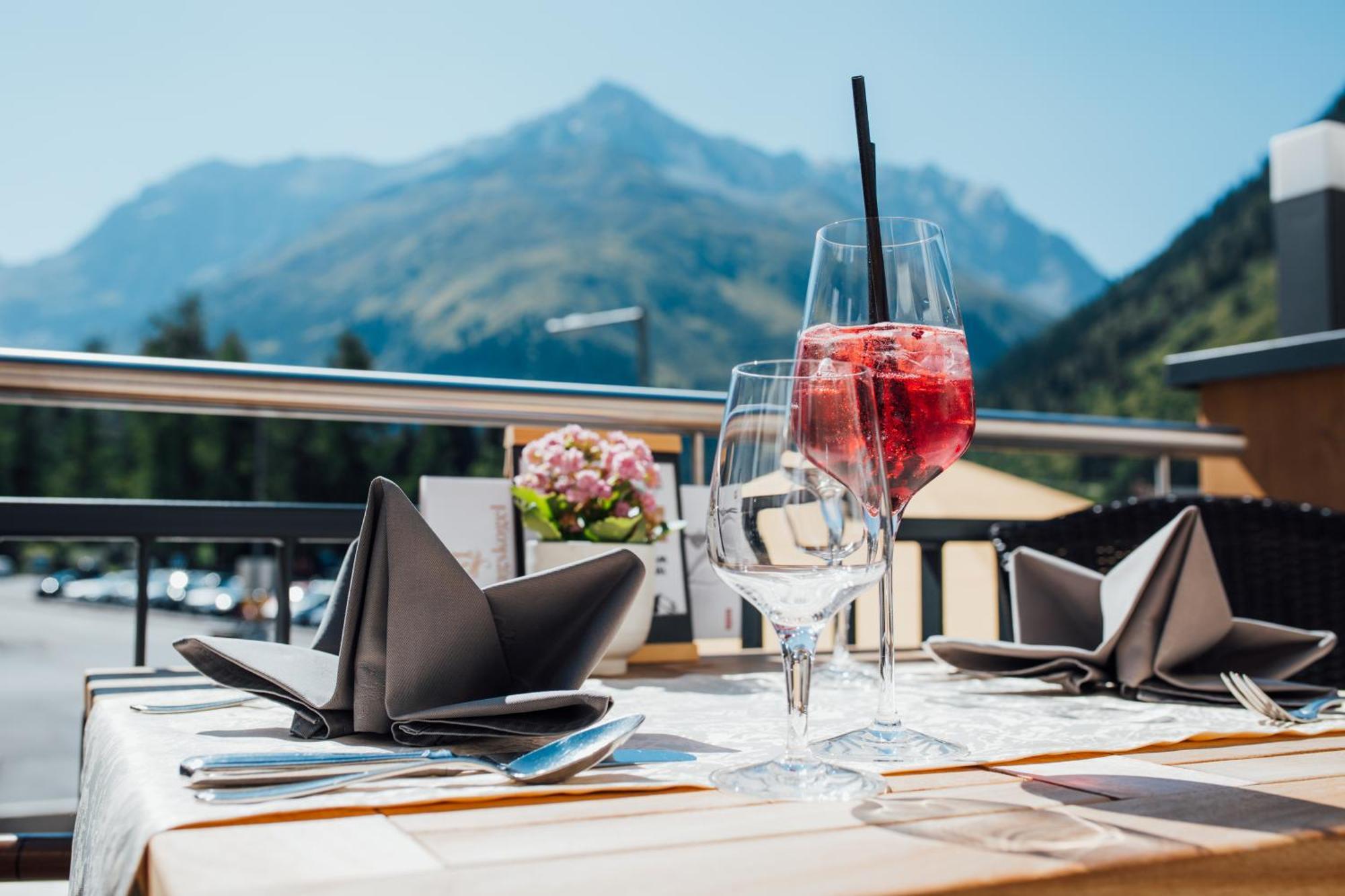 Hotel Mittagskogel Pitztal Sankt Leonhard im Pitztal Ngoại thất bức ảnh