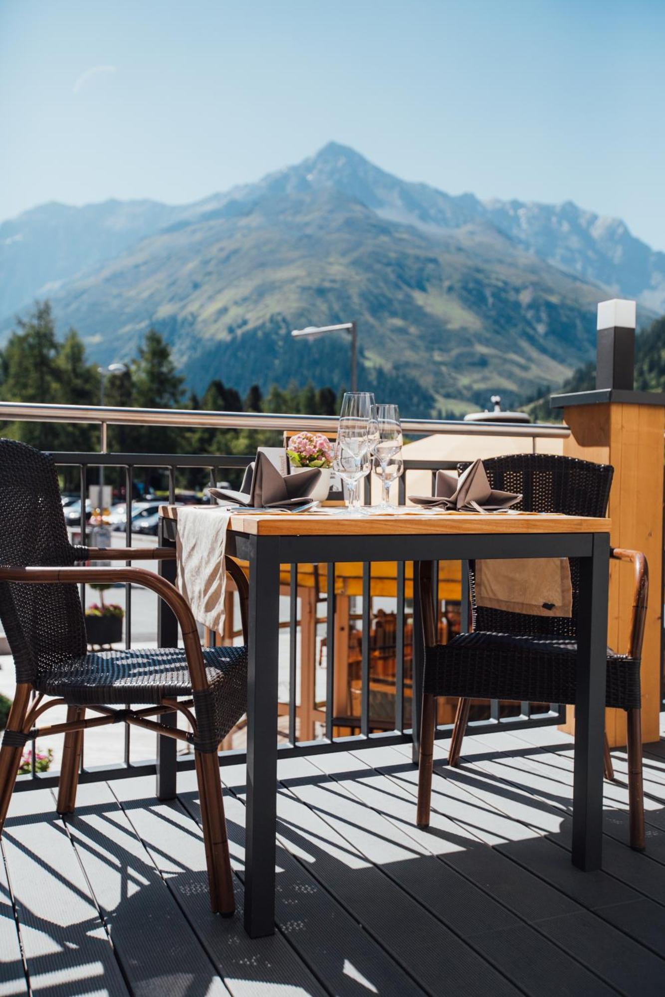 Hotel Mittagskogel Pitztal Sankt Leonhard im Pitztal Ngoại thất bức ảnh