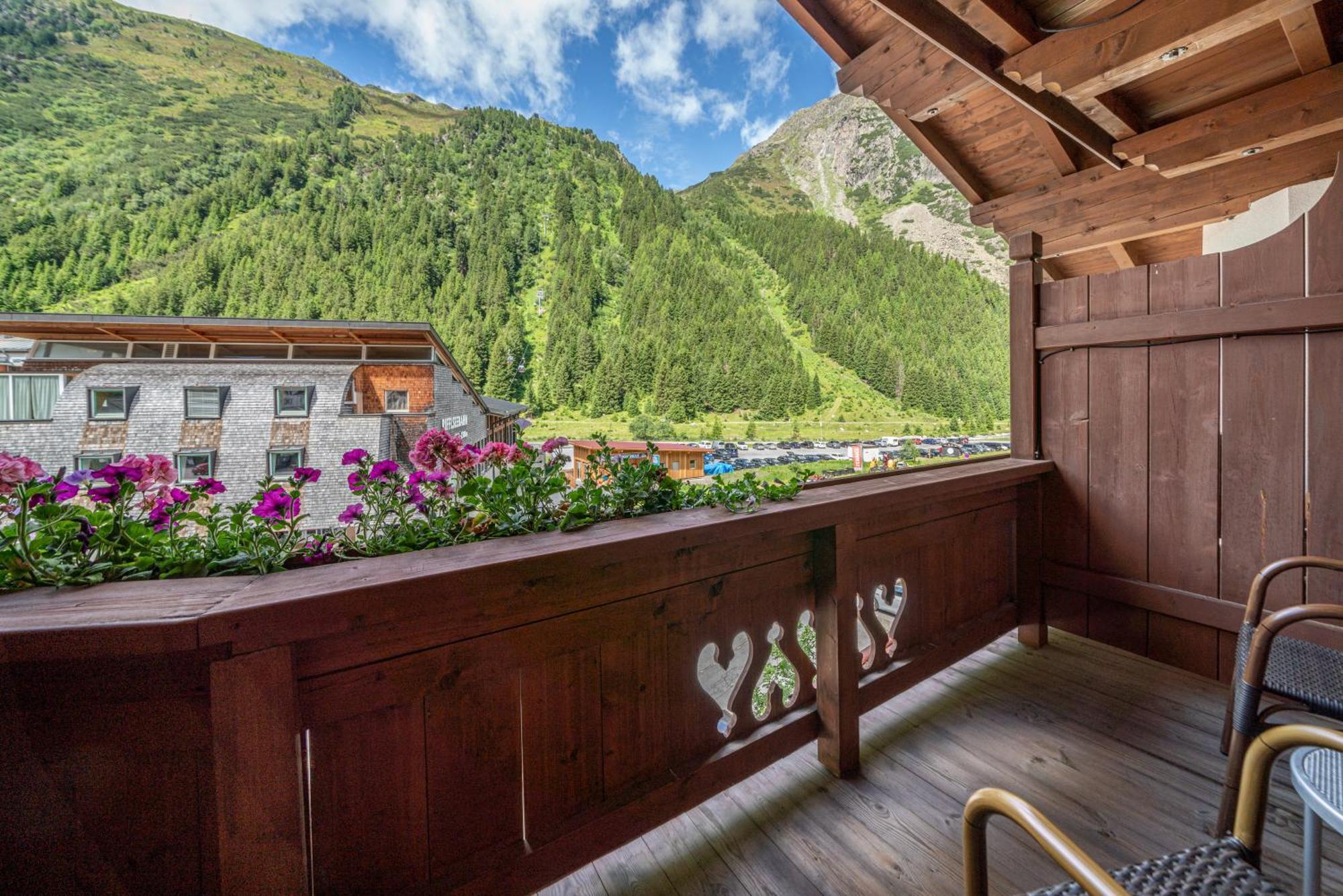 Hotel Mittagskogel Pitztal Sankt Leonhard im Pitztal Ngoại thất bức ảnh